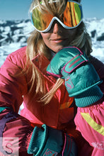 Cargar imagen en el visor de la galería, 90s retro vintage skier.
